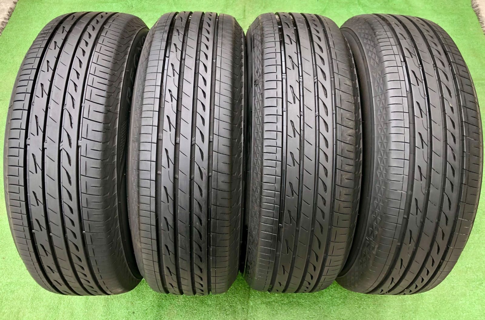 BRIDGESTONE REGNO GR-XIII ラジアルタイヤ4本セット。 タイヤサイズ: 205/65 R15 94H タイヤ年式: 2025年