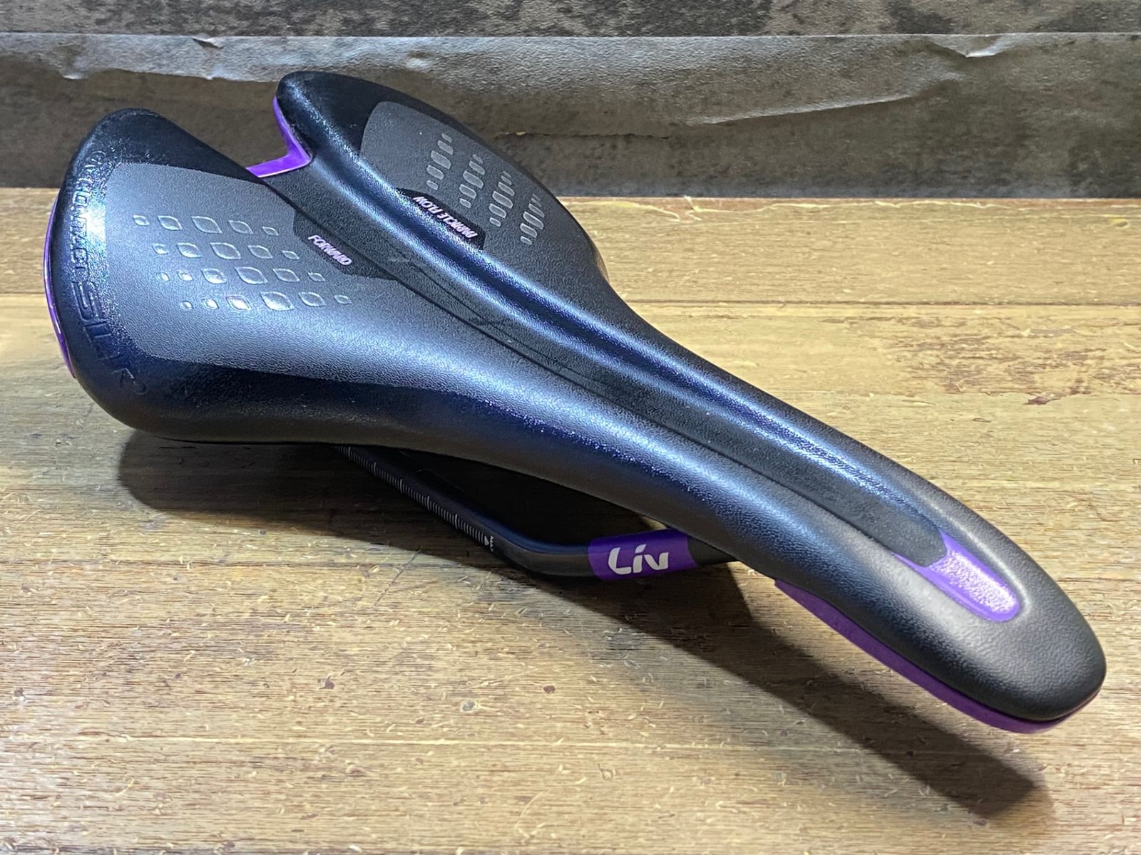 KH762 ジャイアント GIANT LIV CONTACT SLR サドル 黒 紫 カーボンレール