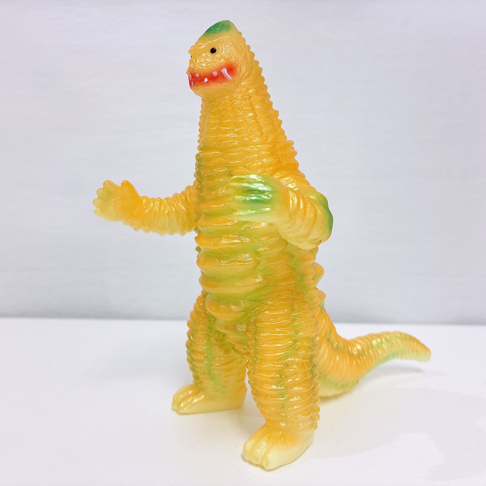 ヤモマーク 大怪獣シリーズ レッドキング 蓄光成型 ソフビ - メルカリ