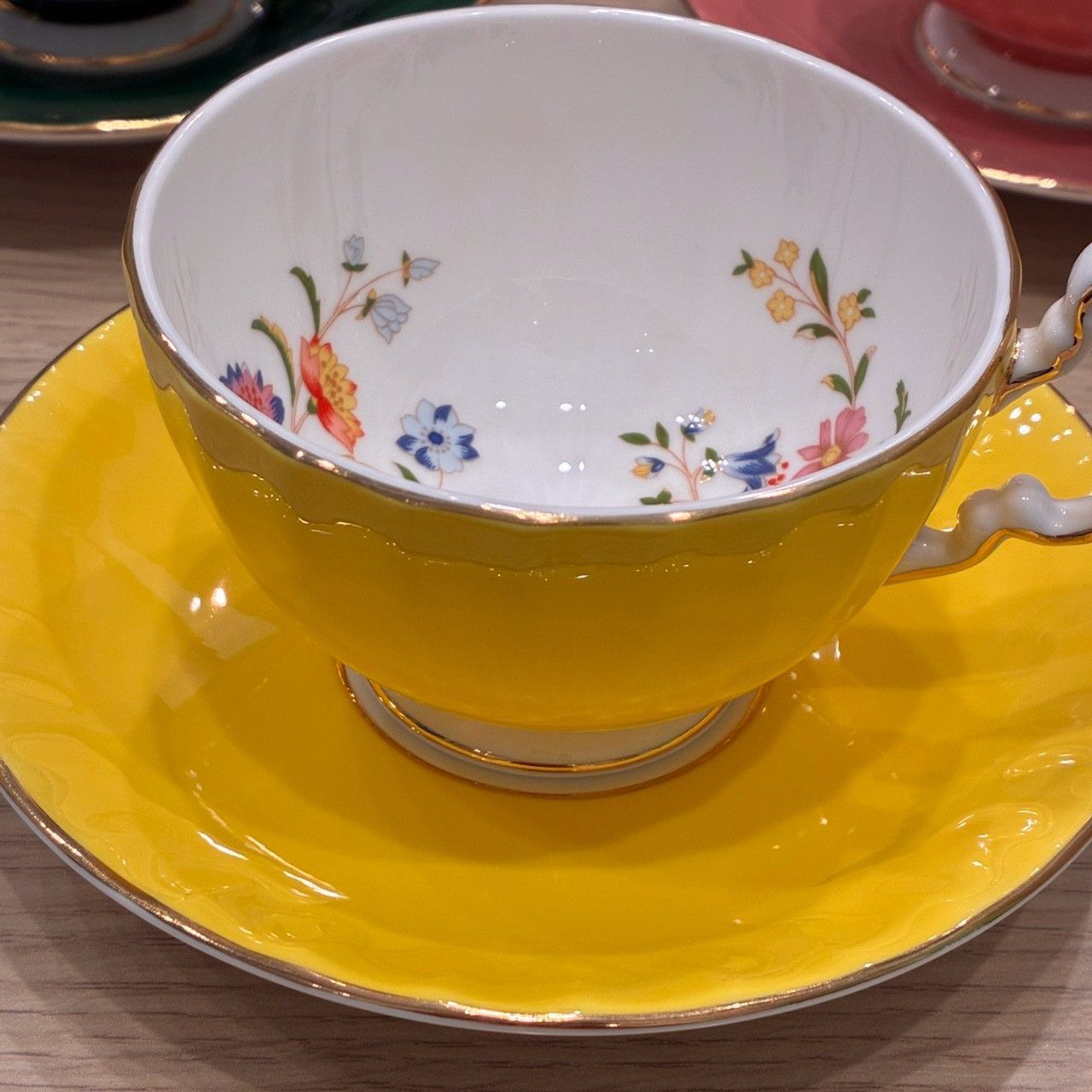 美品】Aynsley（エインズレイ）コテージガーデン カップ＆ソーサー 3客
