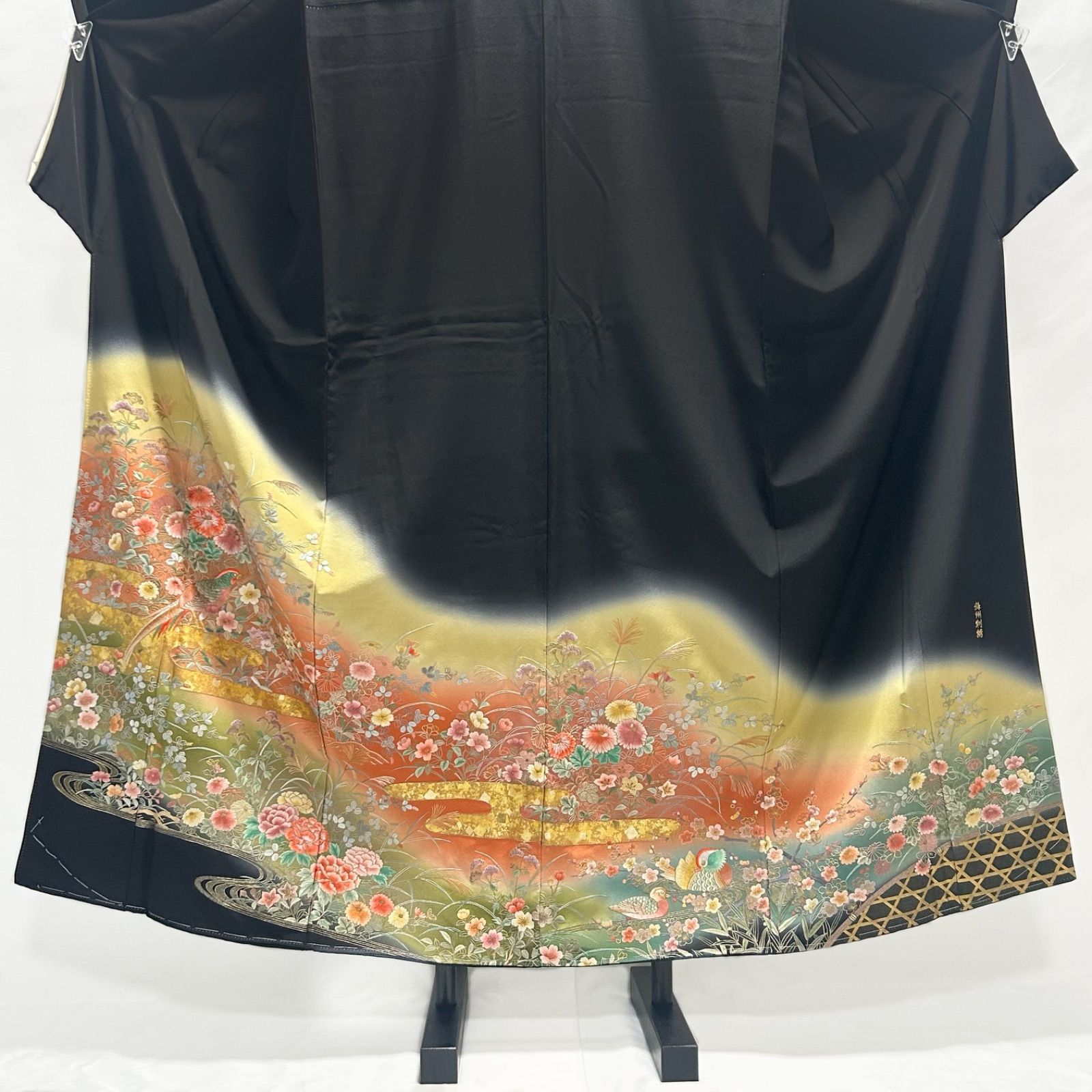着物 黒留袖 刺繍 花 鳥 仕付け糸付 結婚式 中古品 管理番号KKVKAM77