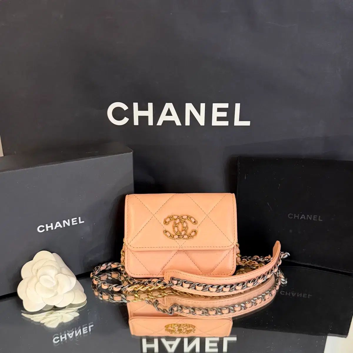 ミニ 31番台 CHANEL 19 フラップ チェーン 財布 ミニ クロスバック