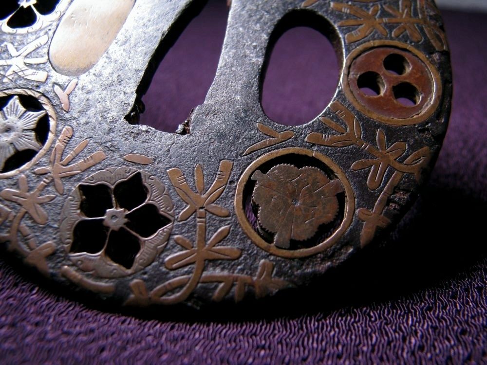 時代武具 鉄地 平安城象嵌鍔 与四郎鍔 桐箱付 江戸時代/鐔/26g014 時代武具 鉄地 平安城象嵌鍔 与四郎鍔 桐箱付 江戸時代/鐔/26g014