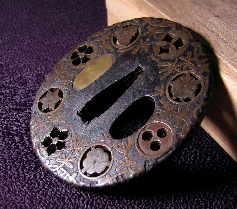 時代武具 鉄地 平安城象嵌鍔 与四郎鍔 桐箱付 江戸時代/鐔/26g014 時代武具 鉄地 平安城象嵌鍔 与四郎鍔 桐箱付 江戸時代/鐔/26g014