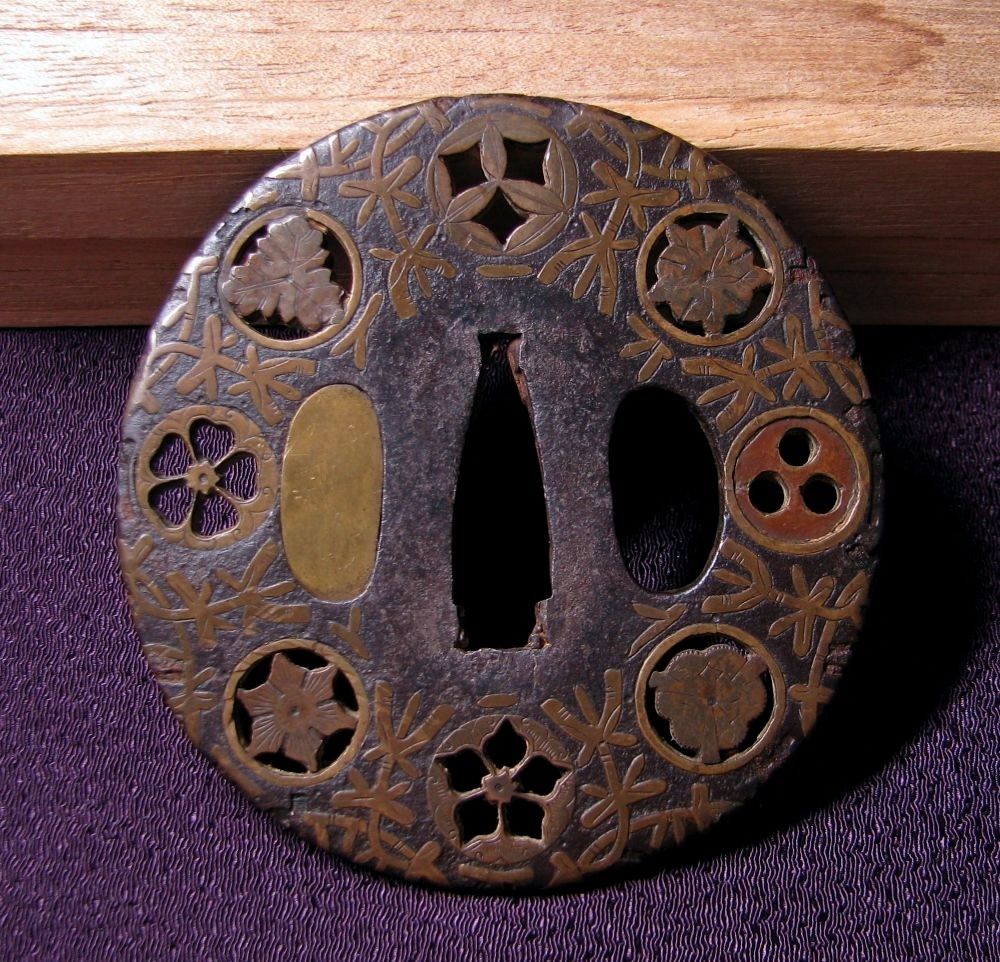 時代武具 鉄地 平安城象嵌鍔 与四郎鍔 桐箱付 江戸時代/鐔/26g014 時代武具 鉄地 平安城象嵌鍔 与四郎鍔 桐箱付 江戸時代/鐔/26g014