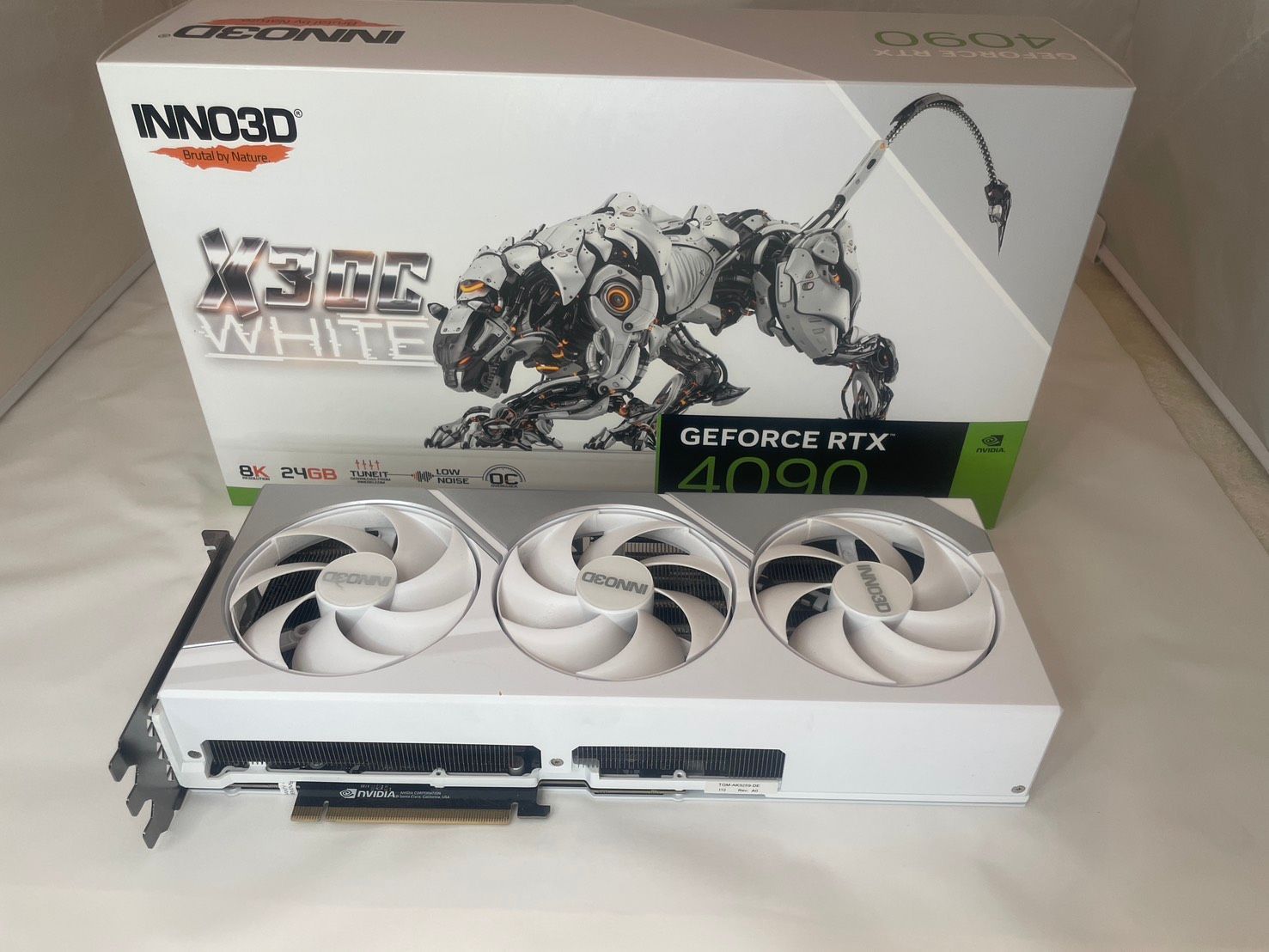 INNO3D GeForce RTX 4090 X3 OC WHITE【Cランク】 224,990円