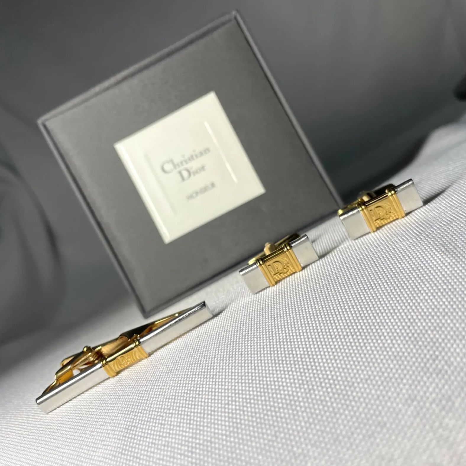 美品 Dior ディオール ロゴ ゴールド&艶消しシルバー ヴィンテージカフス ネクタイピン セット タイピン カフリンクス ボタン ケース有 12,600円