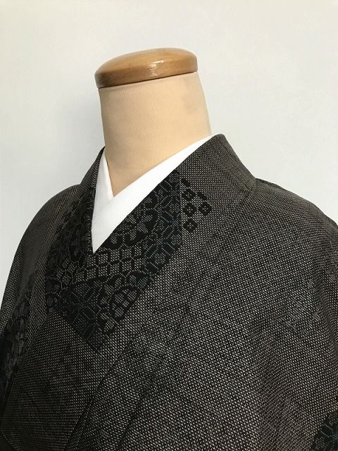 【中古】Lサイズ 紬 正絹 こげ茶地に花格子文様