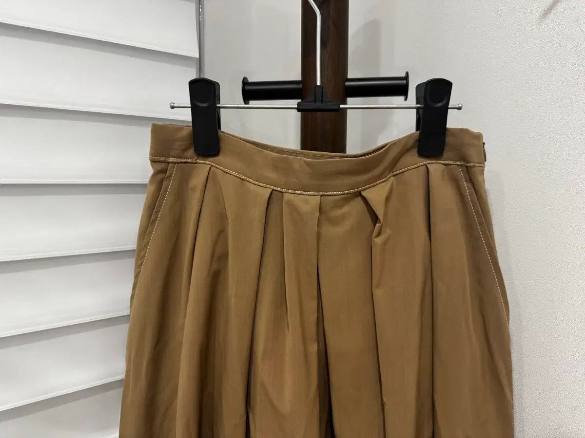 the CASHMERE ボリューム プリーツ ロング スカート