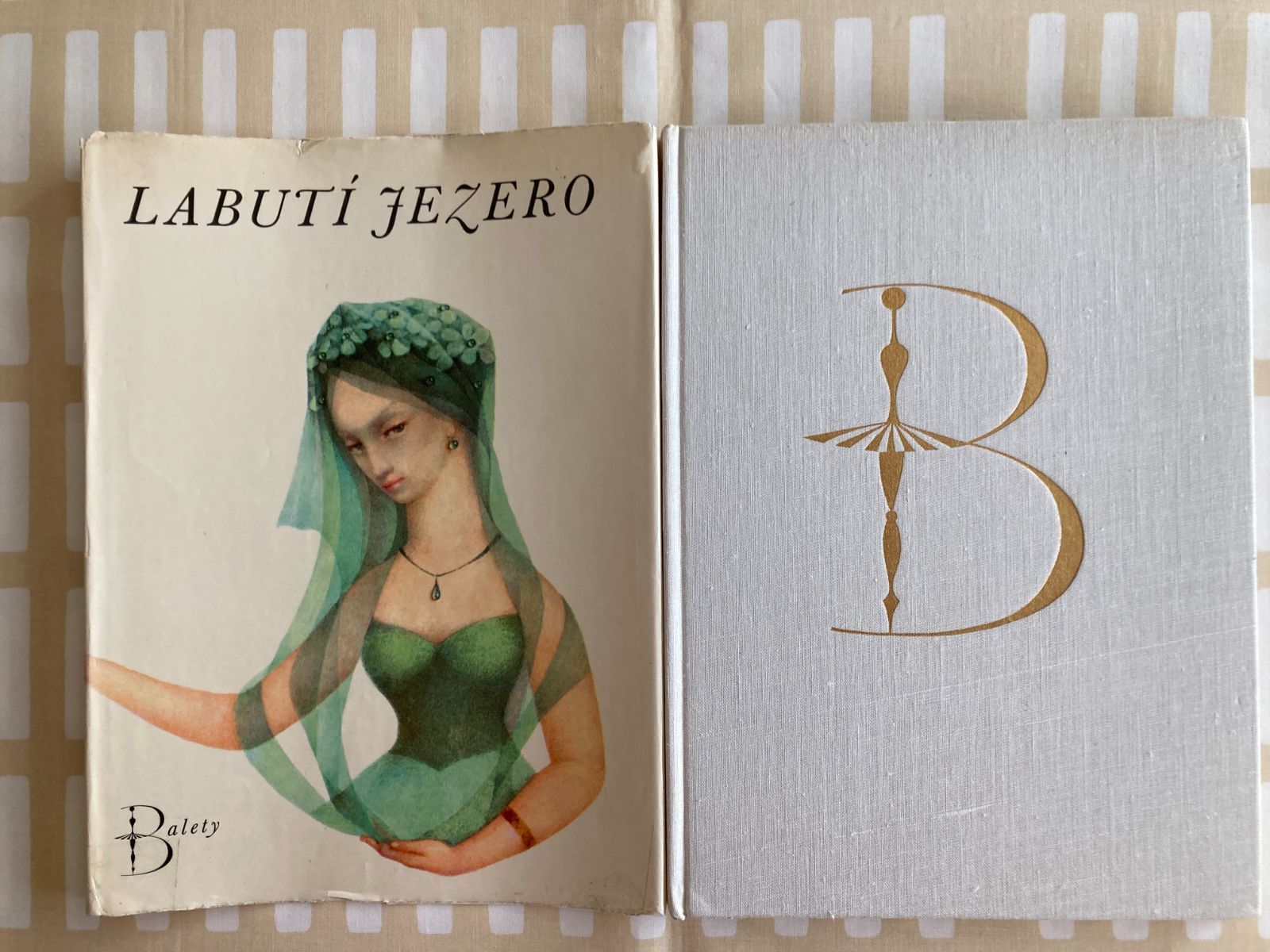 「LABUTI JEZERO」（白鳥の湖）カミル・ベドゥナージ　ルドミラ・イジンツォヴァー　チェコ