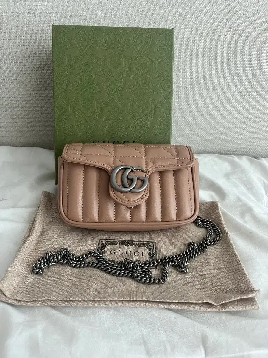 新品 グッチ マトラッセ スーパー ミニバッグ ベージュ