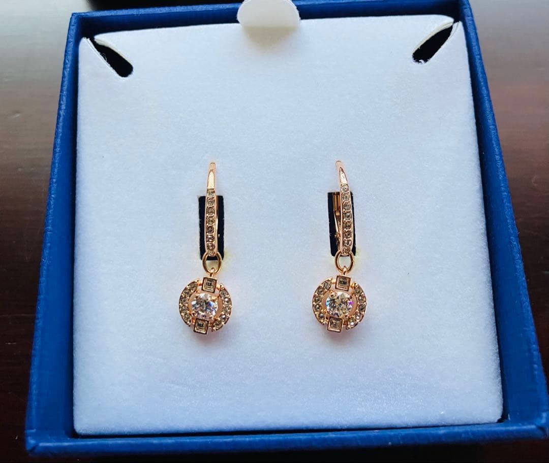 新品スワロフスキーSwarovski SparklingDance Unaピアス - メルカリ