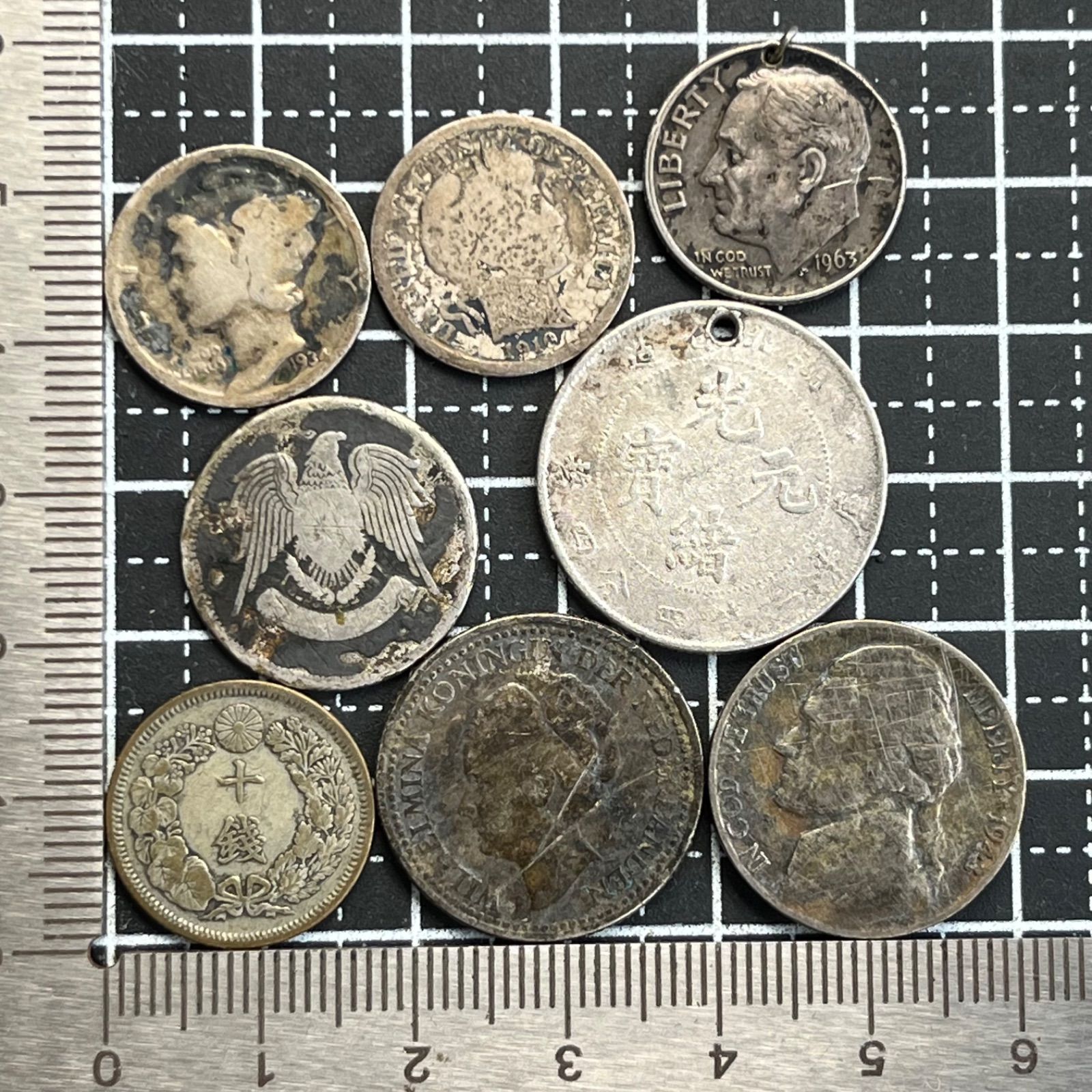銀貨】世界の外国銀貨 ジャンク品 8枚まとめ売り 穴あき・摩耗・変色