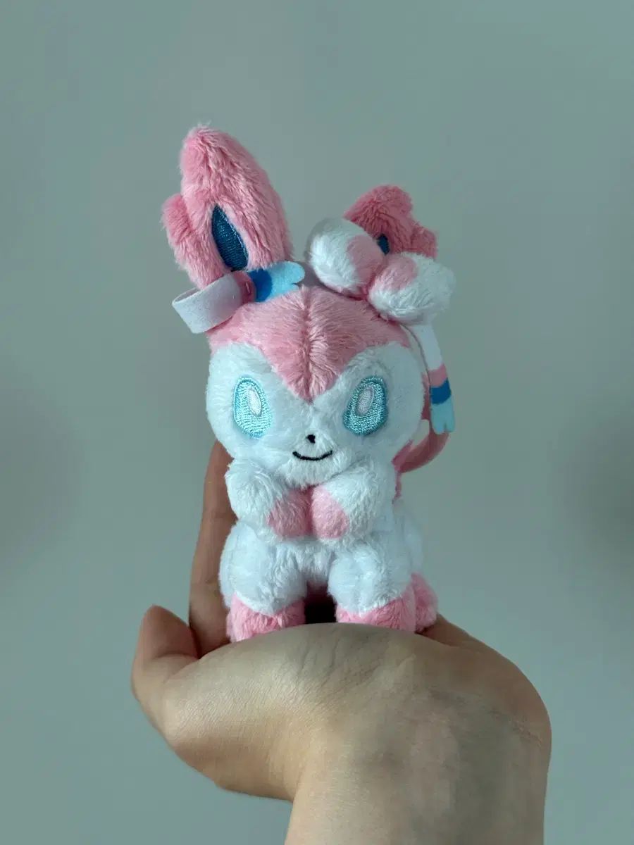 ポケモンセンター カラビナマスコット ニンフィアぬいぐるみ