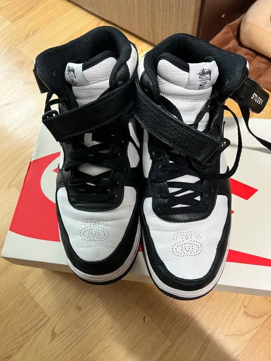 STUSSY NIKE エアフォース1 ミッド