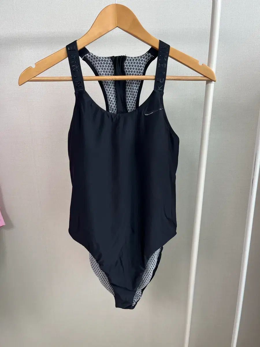 NIKE ナイキ 水着 レディース M 未使用 11,886円