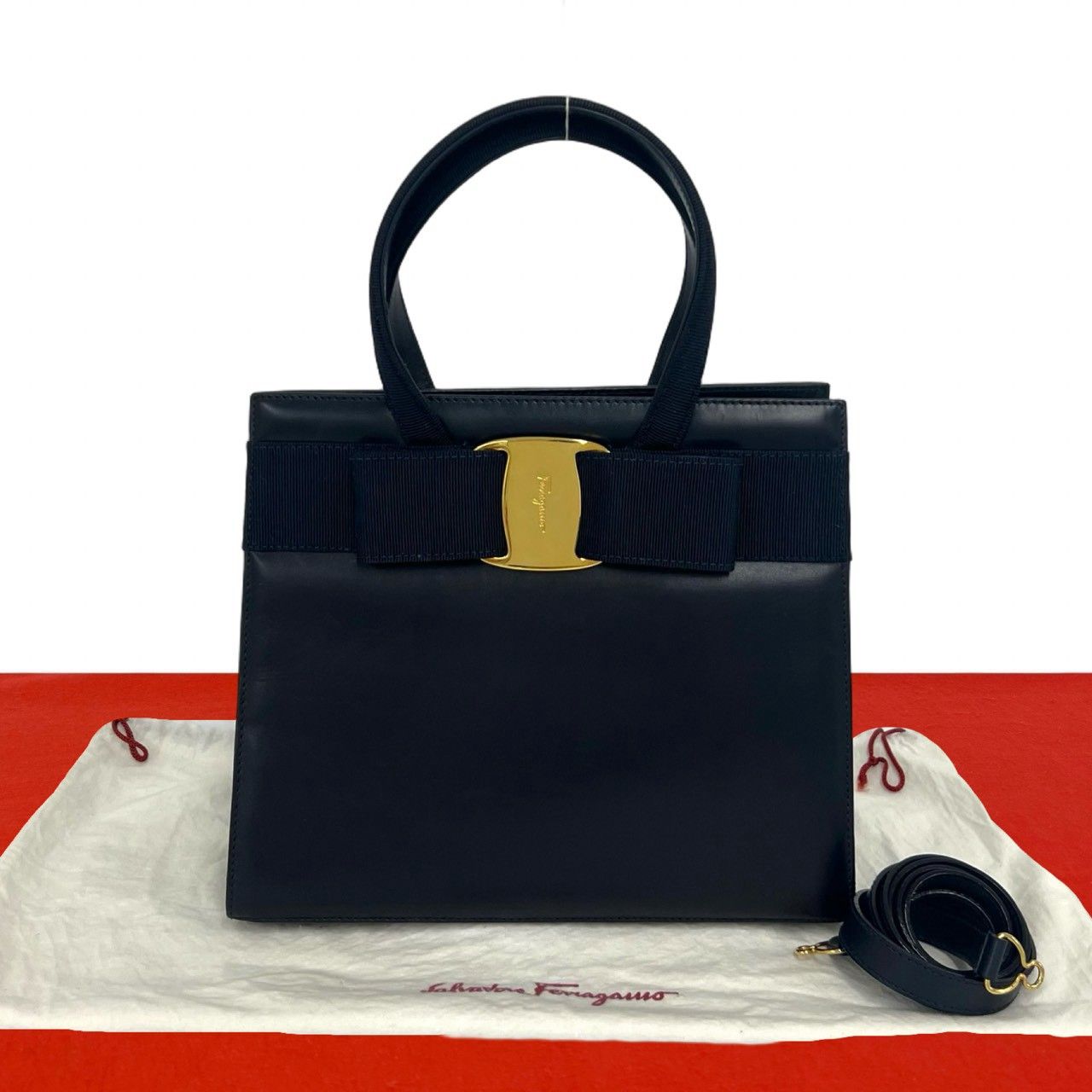 極美品　Salvatore Ferragamo 　ヴァラ ハンドバッグ ネイビー 極 美品 袋付き Salvatore Ferragamo サルヴァトーレフェラガモ ヴァラ