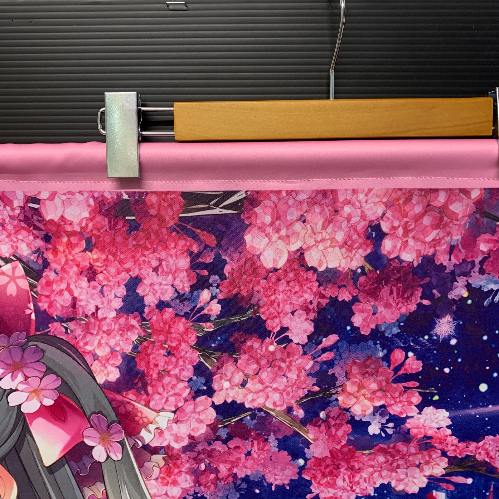 藤真拓哉　軸中心派　SAKURA PRISM　B1タペストリー むつ41-072408] 【中古品】 藤真拓哉 SAKURA PRISM B1タペストリー