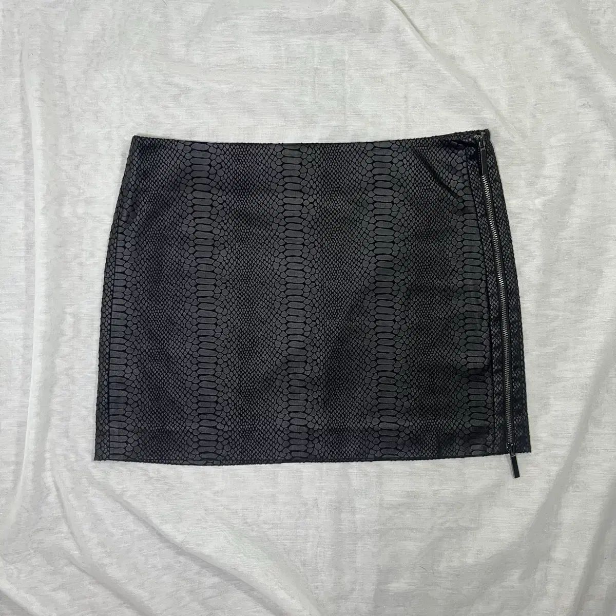 ARMANI EXCHANGE スネーク ミニ スカート 7,495円