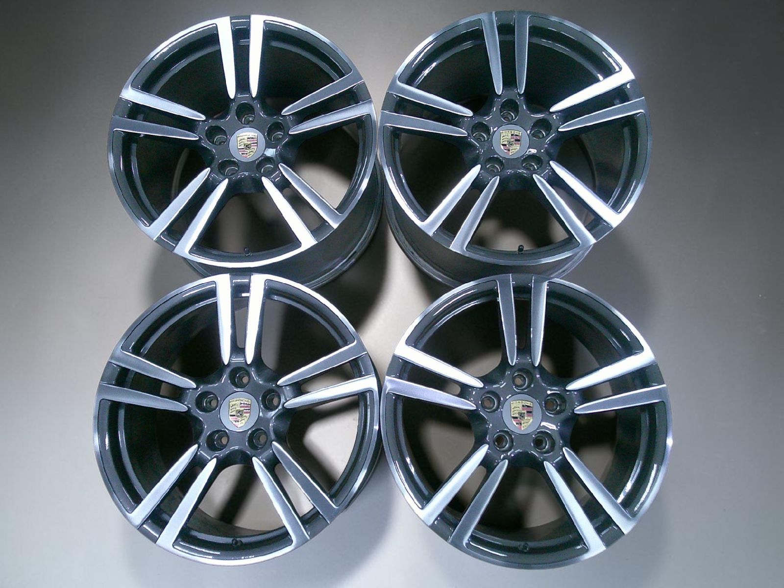 【超美品】ポルシェ パナメーラ PORSCHE 純正 20インチ 9.5J OFF65 PCD130 11J OFF68 ハブ71.5mm 4本