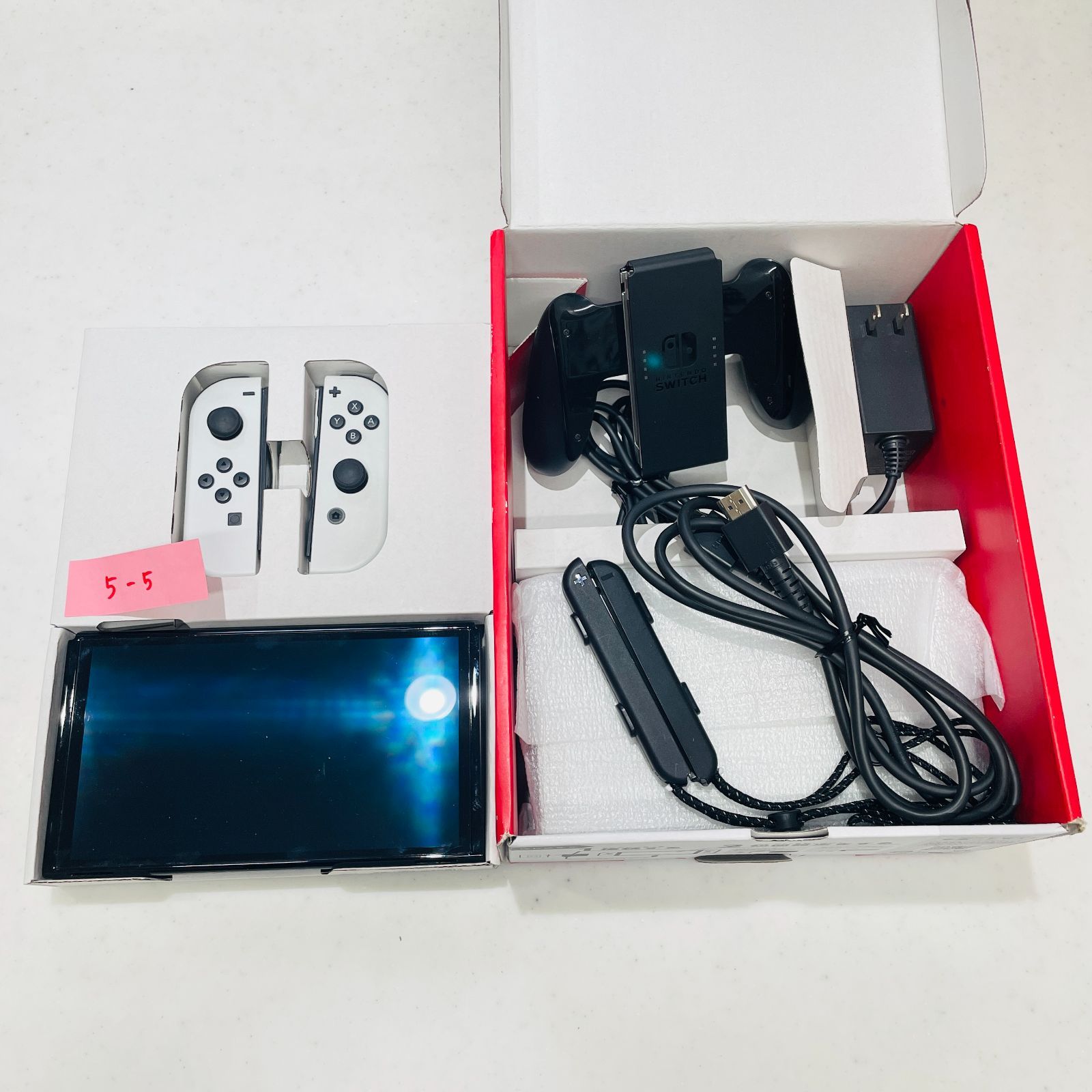 Nintendo Switch 箱付き 付属品は画像で全てです 美品/液晶ヤケなし 2022年製 Nintendo Switch 有機ELモデル ホワイト