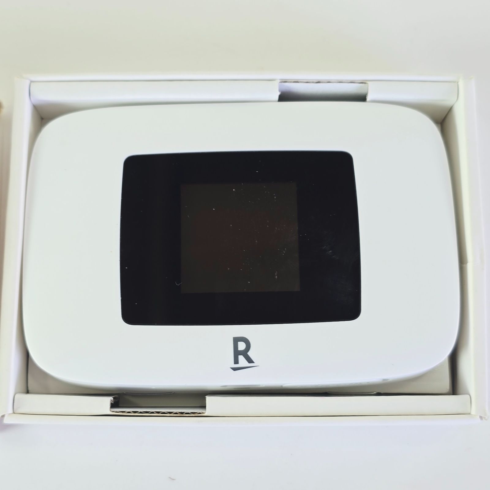Rakuten WiFi Pocket Platinum 楽天モバイル箱付 - メルカリ