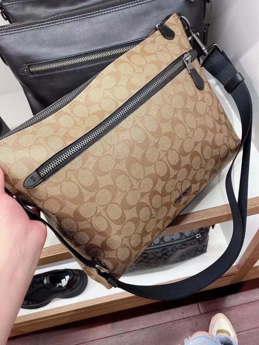 COACH クロスバッグ