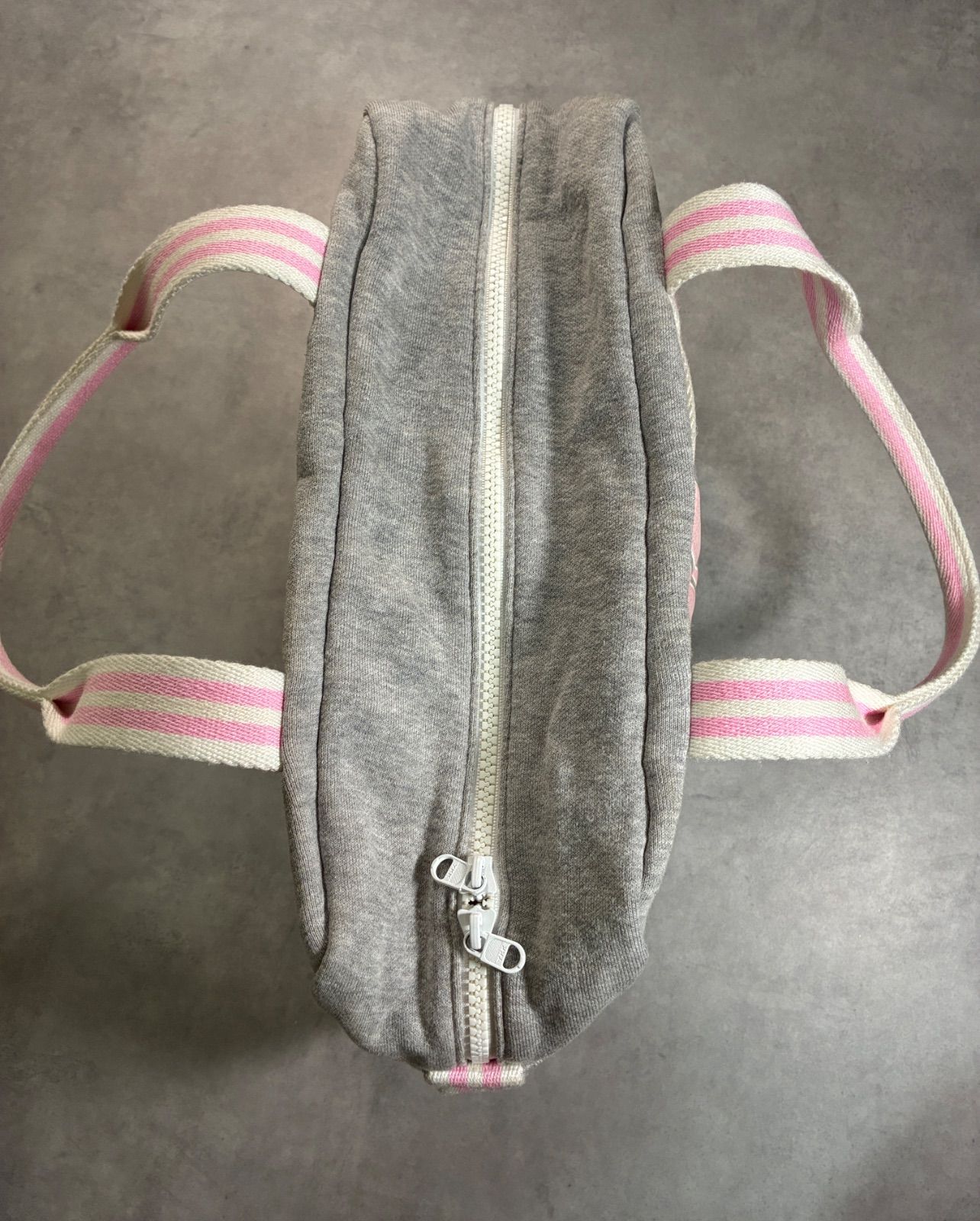 レア】courreges21 クレージュ ボストンバッグ グレー ピンク ロゴ刺繍