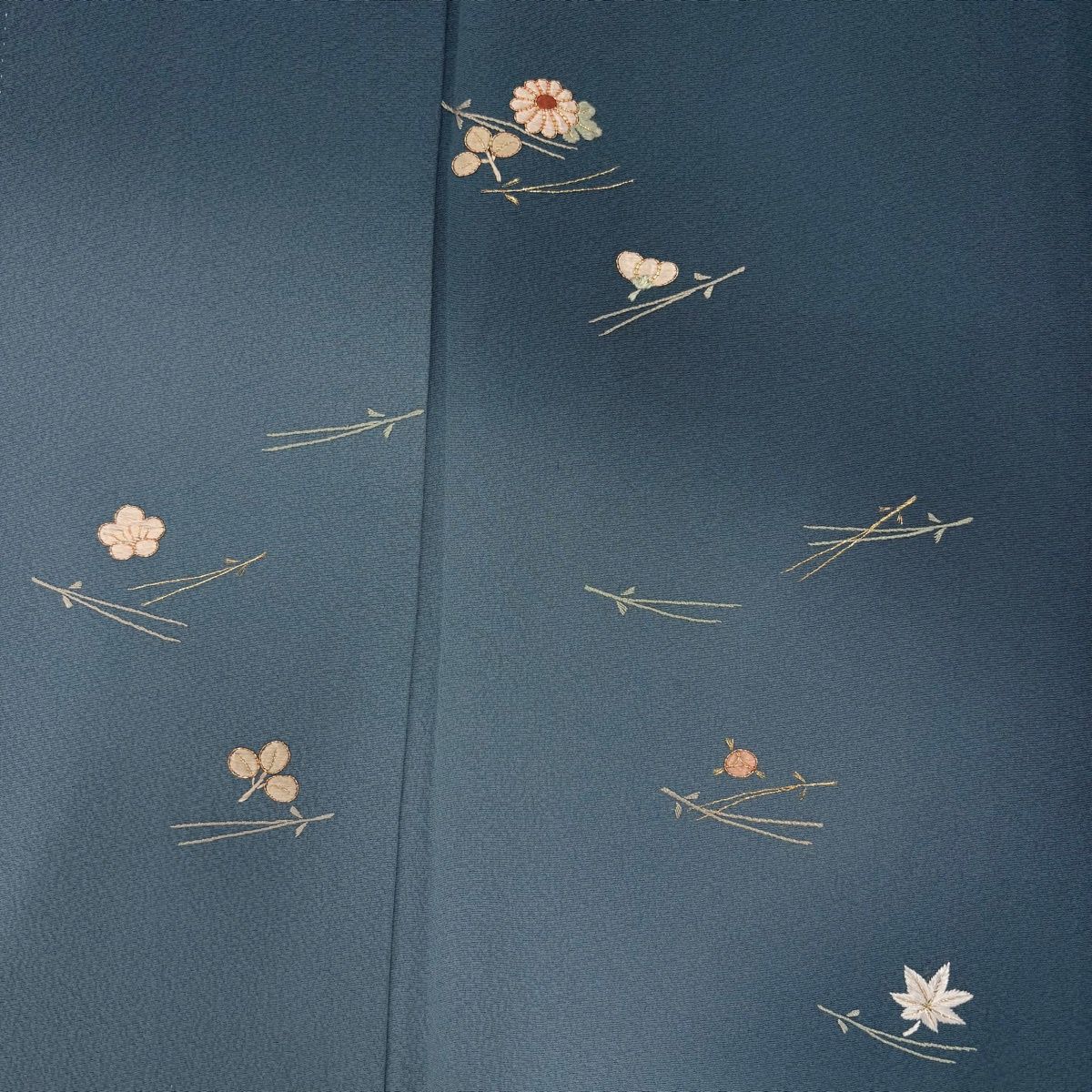 付下げ 身丈162cm 裄丈66cm M 袷 吹き寄せ 刺繍 金糸 青灰色 正絹 秀品