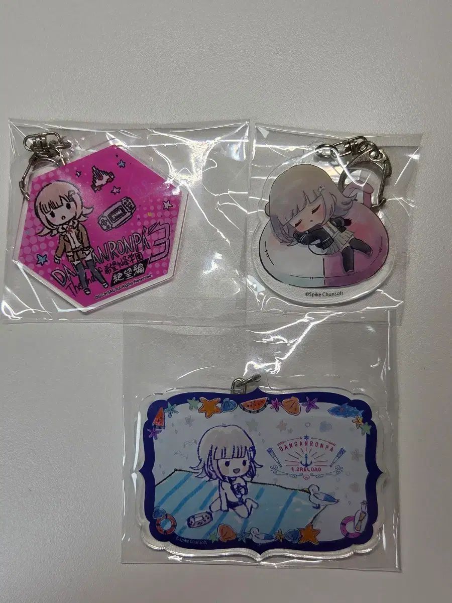 ダンガンロンパ 七海 千秋 アクリルキーホルダー - メルカリ
