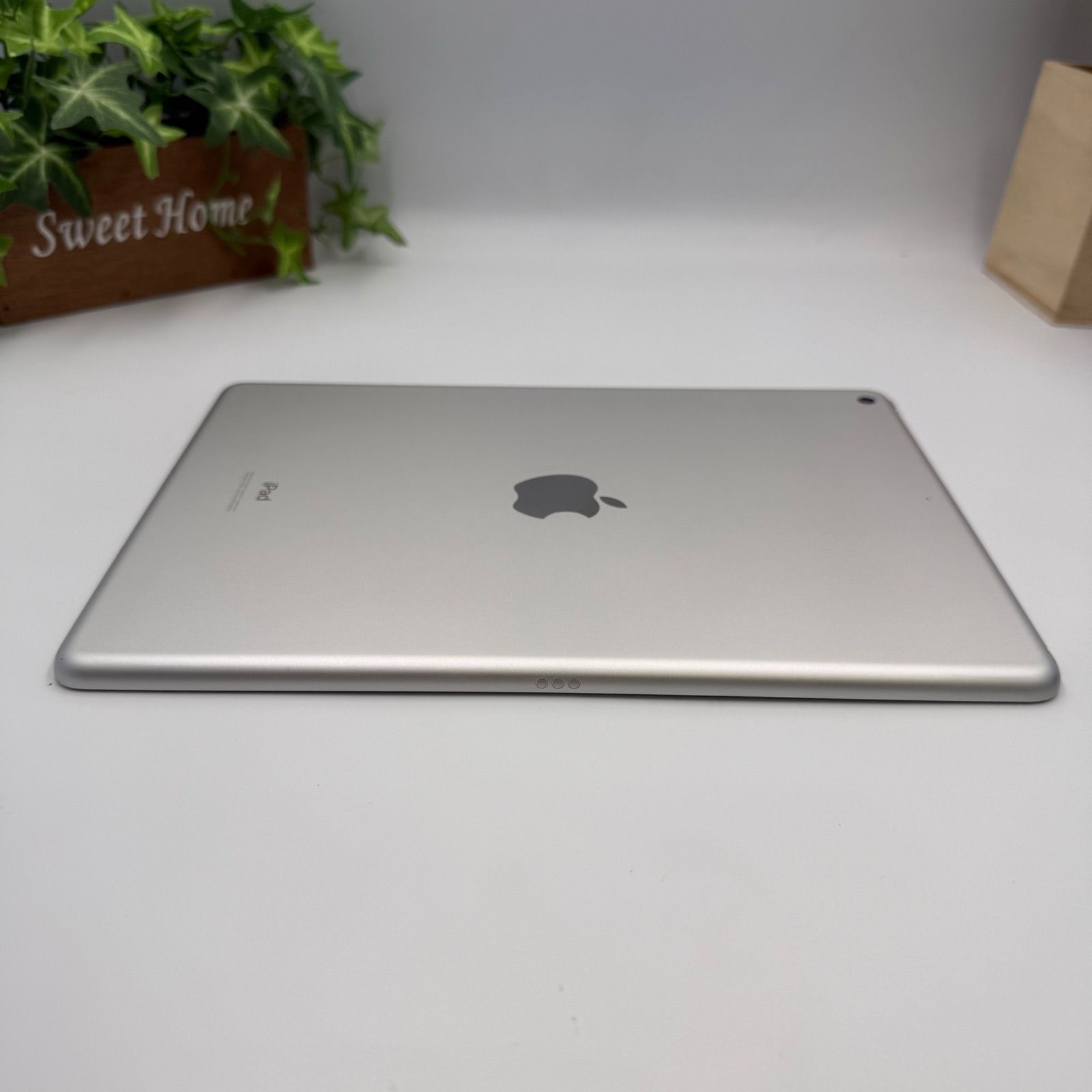 バッテリー94%】iPad 第7世代 10.2インチ Wi-Fi 32GB シルバー【16