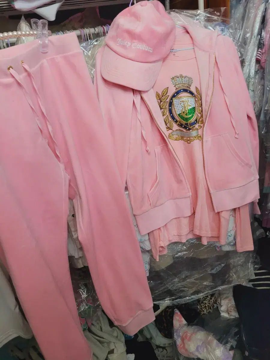 ジューシー クチュール ツアーベルベット セット ピンクM ベースボールキャップ Tシャツ 4種