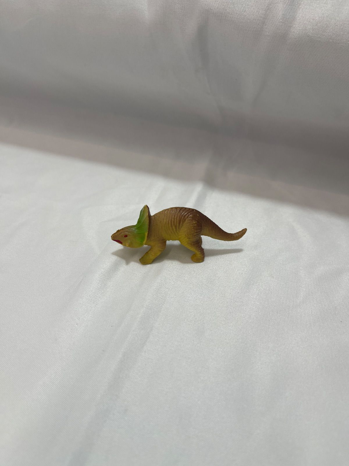 Minifigura del Rey Dinosaurio Triceratops