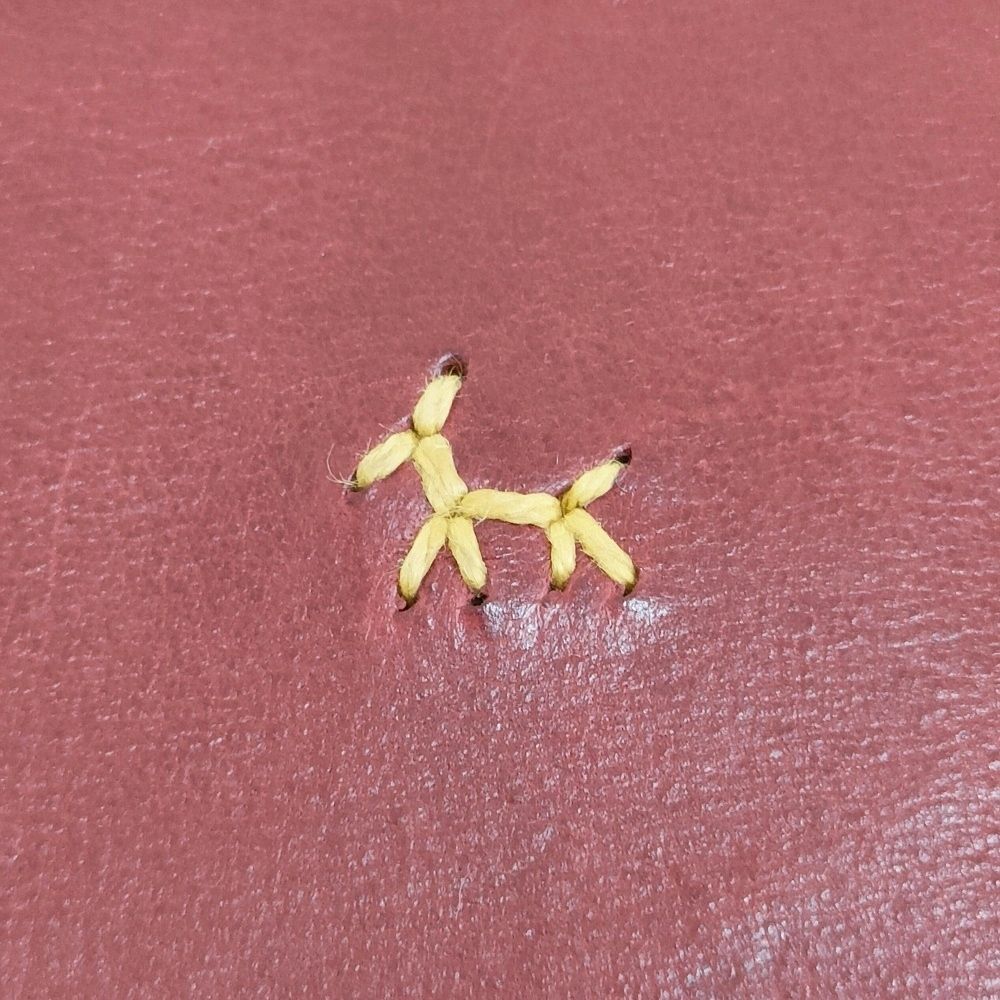 HENRY CUIR/ほぼ日 レザー 花 犬 刺繍 手帳カバー アカ レディース