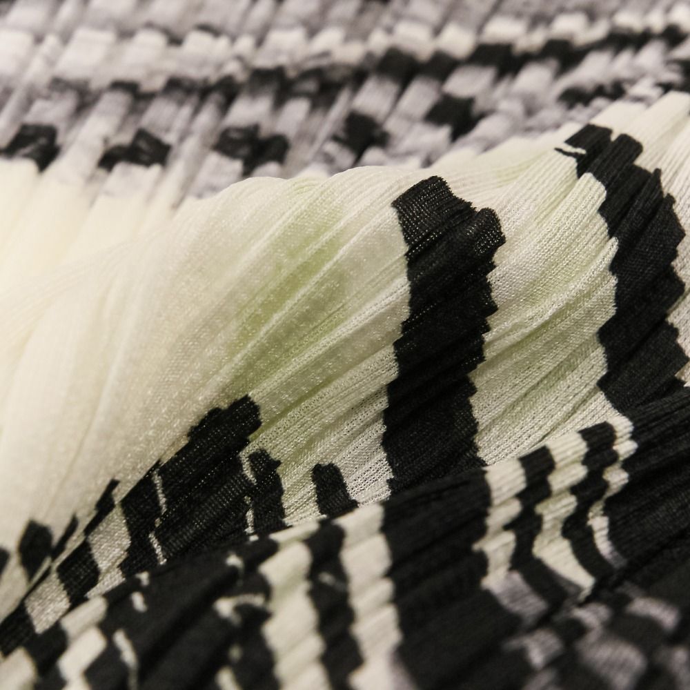 美品 PLEATS PLEASE プリーツプリーズ イッセイミヤケ 幾何学リーフ柄