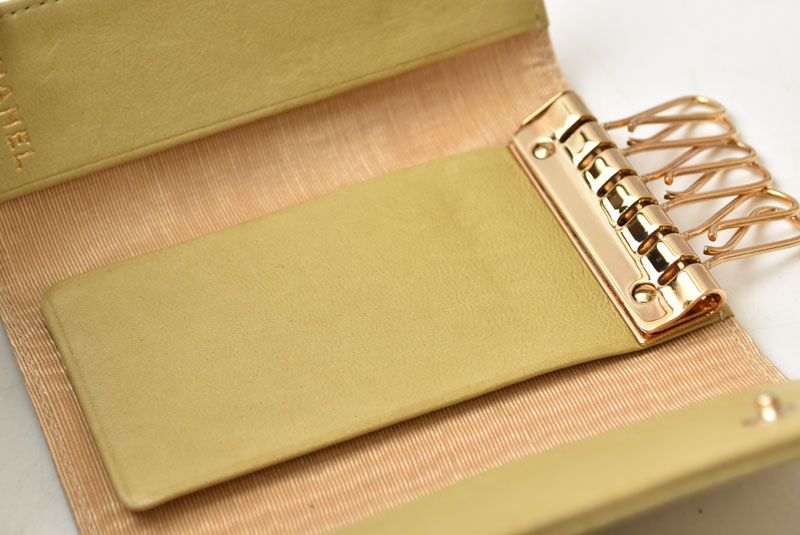 シャネル キーケース CHANEL 6連 CCマーク キャビアスキン ベージュ