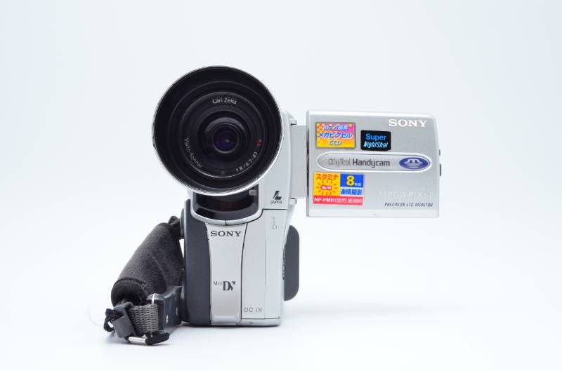【動作確認済】SONY MiniDV 高画質 ビデオカメラ ナイトショット 対応 ジャンク】SONY（ソニー）DCR-PC110 MiniDV ビデオカメラ