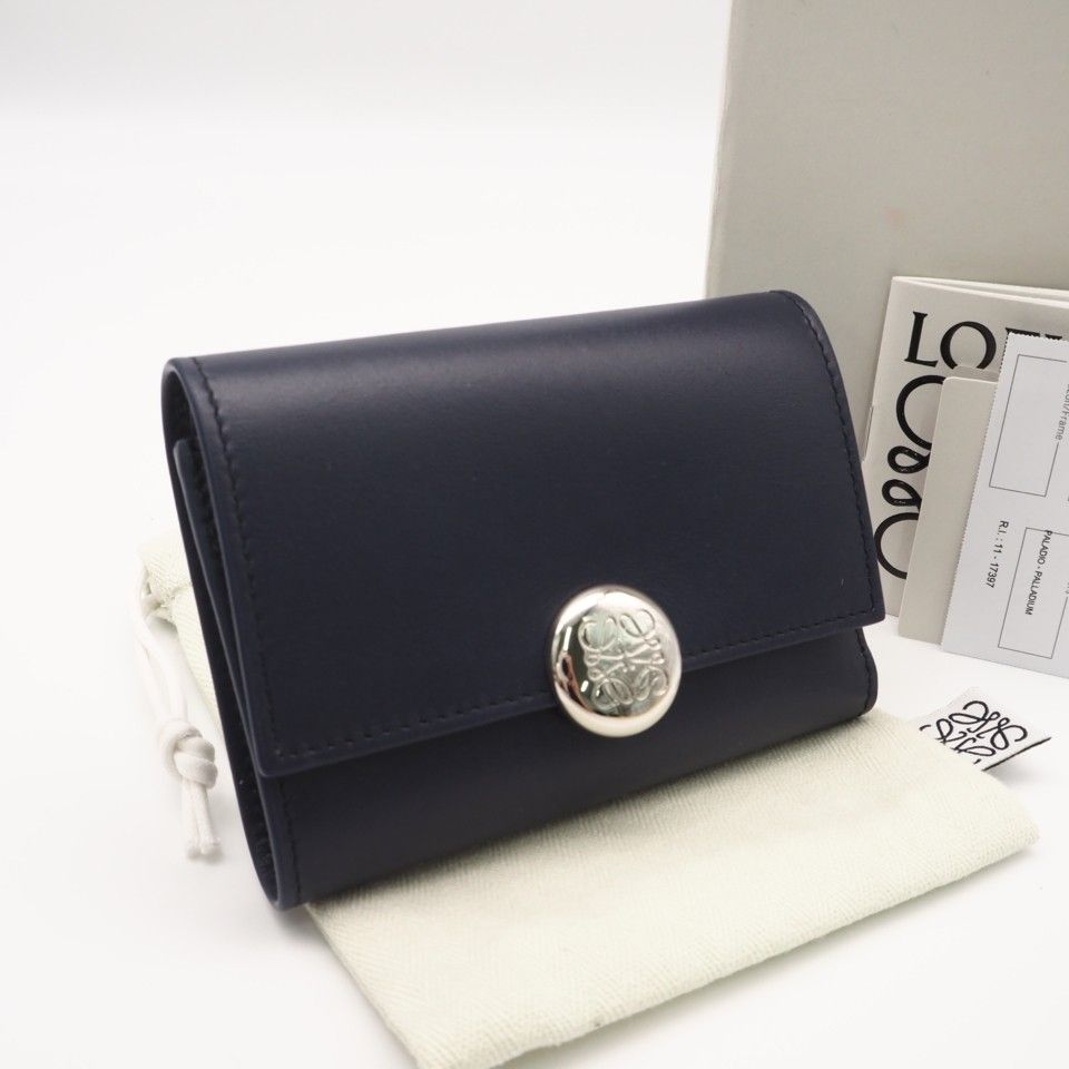 ★3日以内返品可★ 美品 LOEWE ロエベ シャイニーナパカーフ ぺブル バーティカル ウォレット スモール アビスブルー CANBS33X01 三つ折り財布 ネイビー カーフレザー メンズ