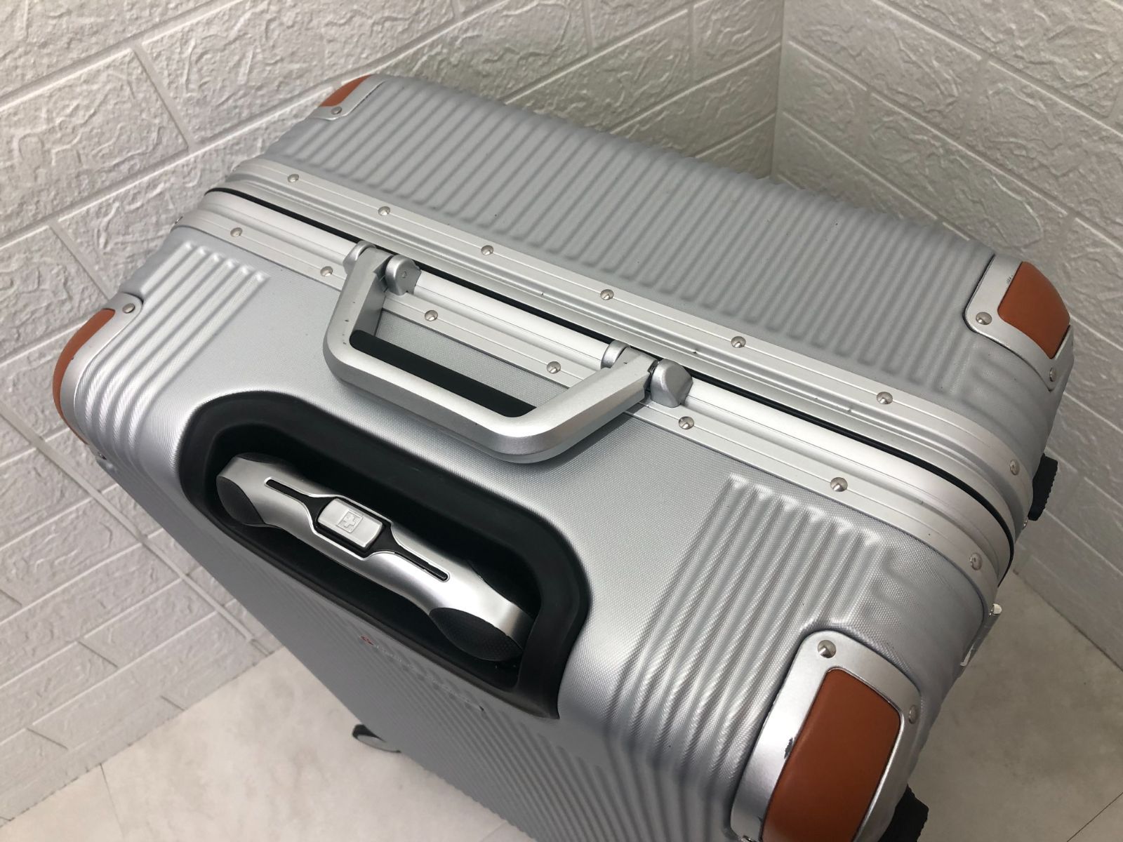 A）美品！SWISS MILITARY スイスミリタリー プレミアム Cタイプ 64L SM