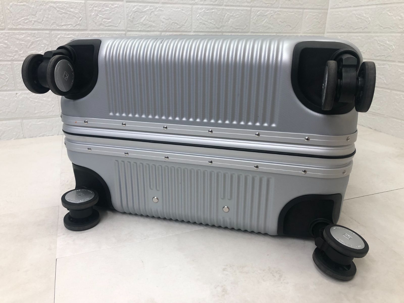 A）美品！SWISS MILITARY スイスミリタリー プレミアム Cタイプ 64L SM
