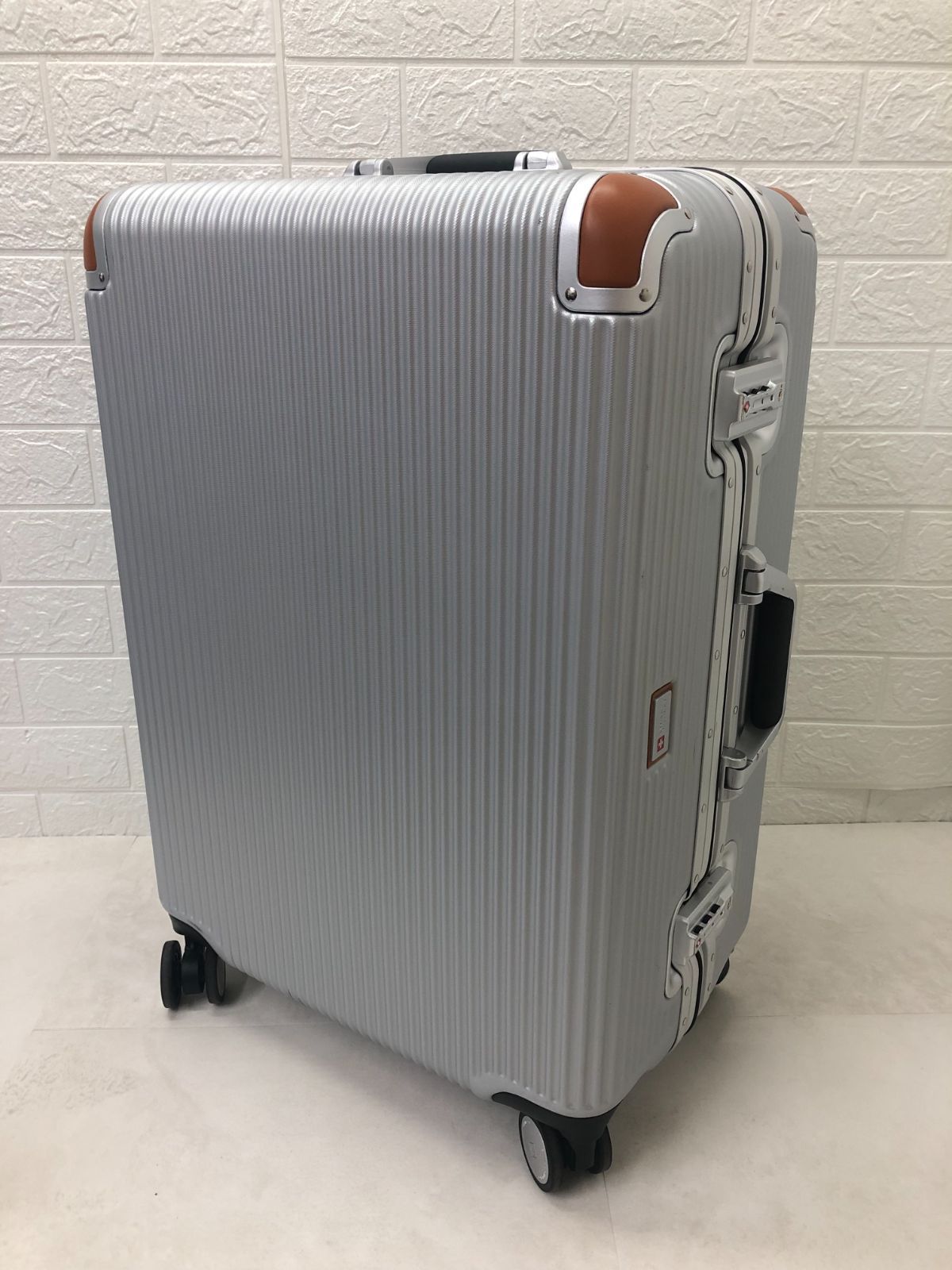 A）美品！SWISS MILITARY スイスミリタリー プレミアム Cタイプ 64L SM