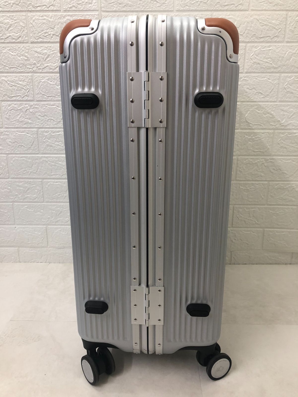 A）美品！SWISS MILITARY スイスミリタリー プレミアム Cタイプ 64L SM
