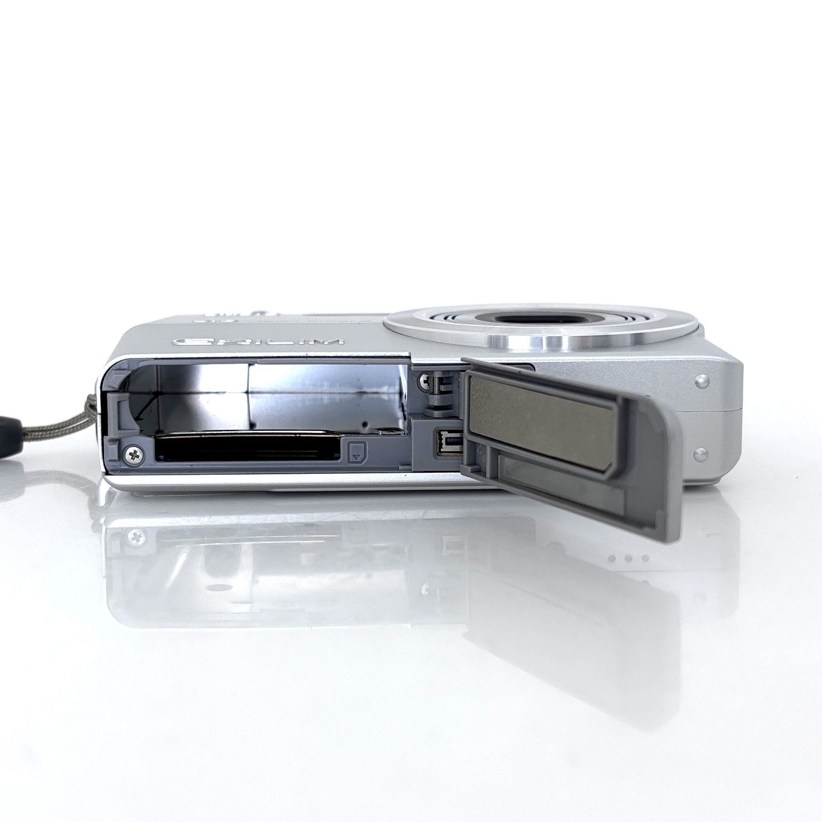 カシオ】CASIO EXILIM EX-Z600 シルバー デジタルカメラ +充電器 +