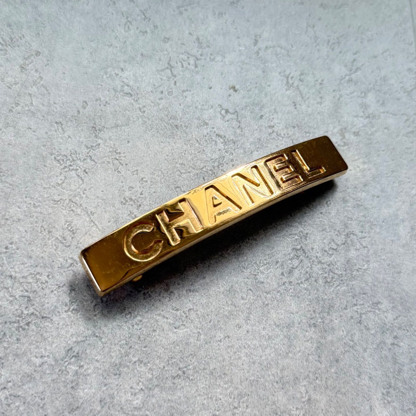 CHANEL ゴールド ロゴ ヘアアクセ　バレッタ CHANEL シャネル ロゴバレッタ ヘアアクセリー クリップ ゴールド