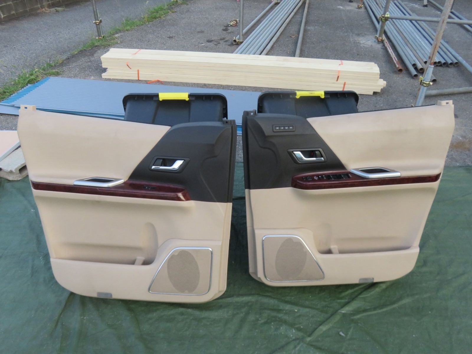 LK1854* ヴェルファイア GGH25W/前期 フロントドア内張り レザー調 パネル PWスイッチ 運転席 助手席 /ANH20W ANH25W アルファード　※汚れ
