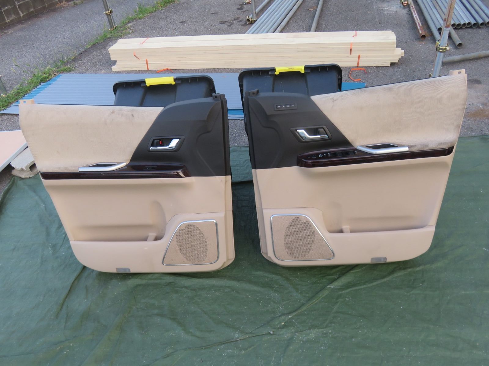 LK1855* アルファード GGH25W/後期 フロントドア内張り パネル PWスイッチ 運転席 助手席 /純正 ANH20W ANH25W ヴェルファイア　※汚れ