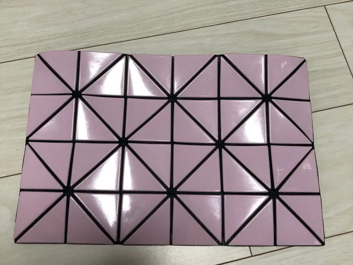 BAO BAO ISSEY MIYAKE バオバオイッセイミヤケ クラッチバッグ ピンク