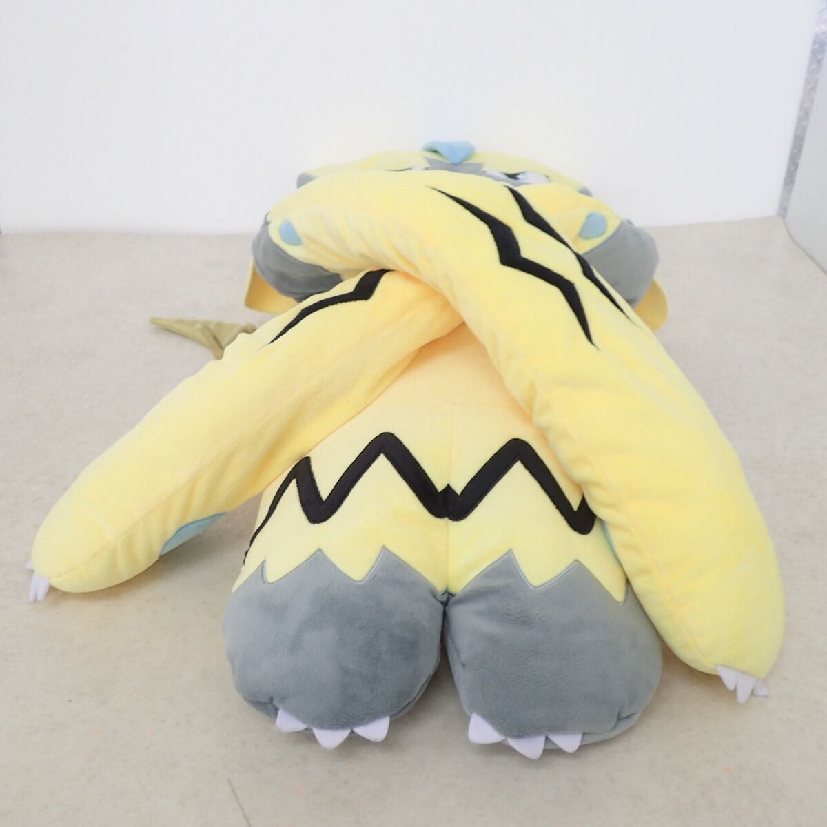 ポケモンセンター Hug you! ぬいぐるみ ゼラオラ 紙タグ付き