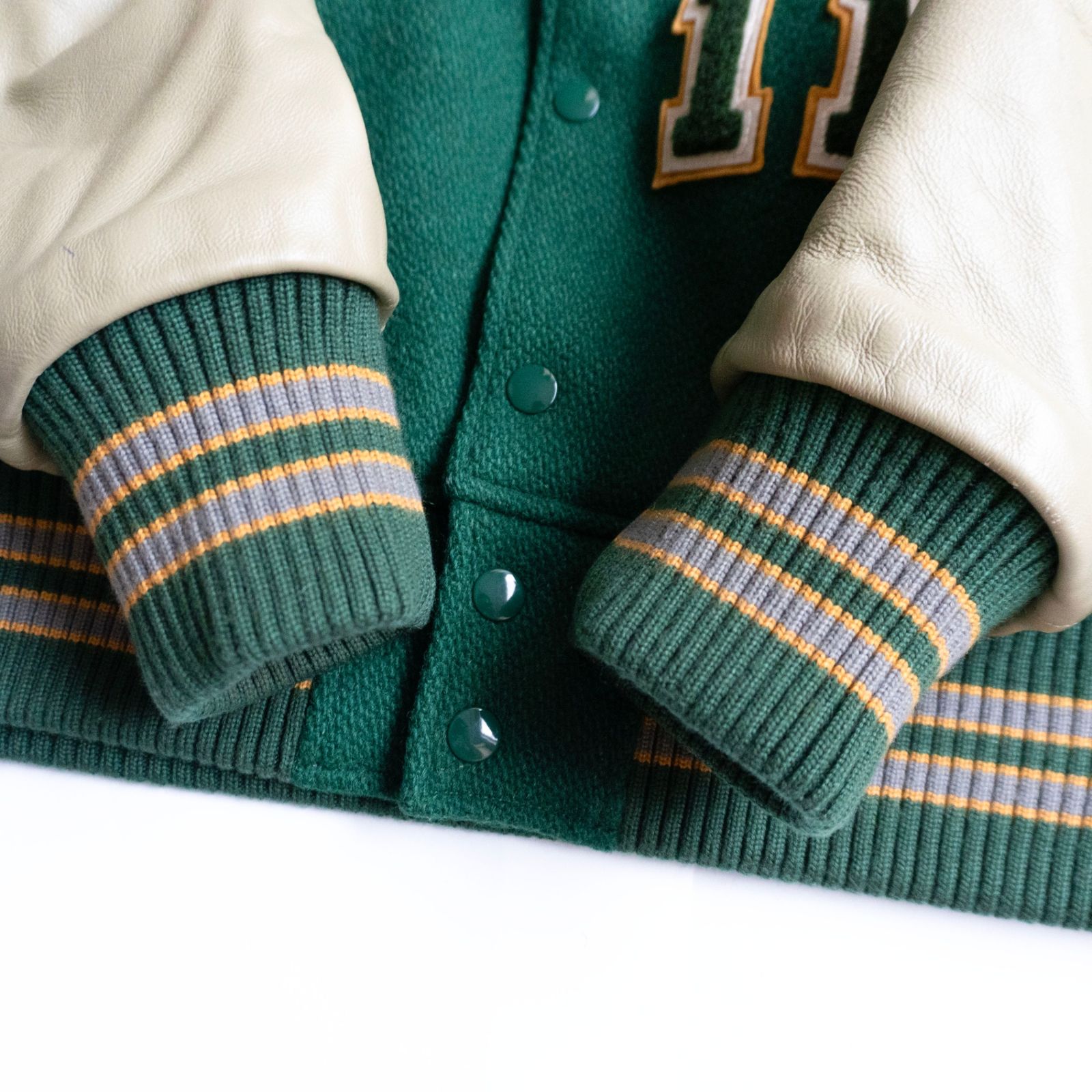美品】WHITESVILLE【フルデコ レザースリーブ スタジャン】40