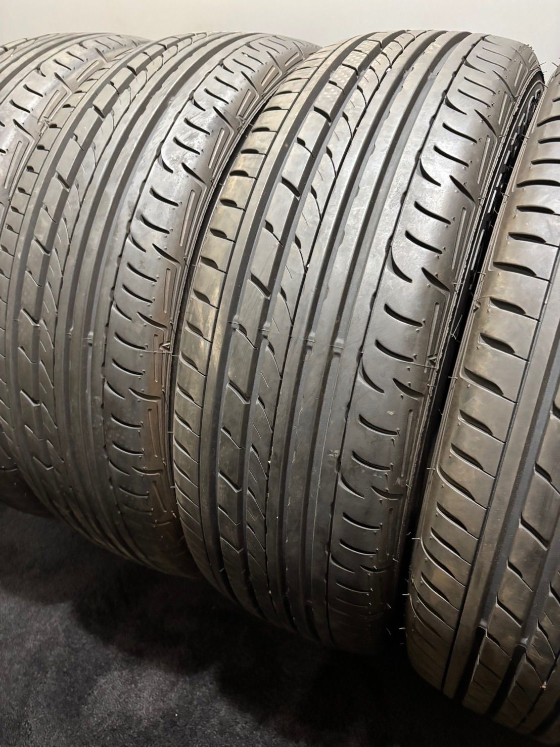 ★215/60R17C 109/107L DUNLOP/RV503 18年製 夏タイヤ サマータイヤ 4本 ダンロップ ハイエース キャラバン (南7-M870)